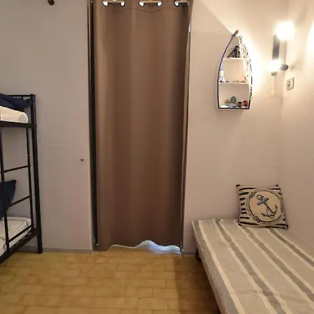 Plongez Dans Le Lagon Bleu