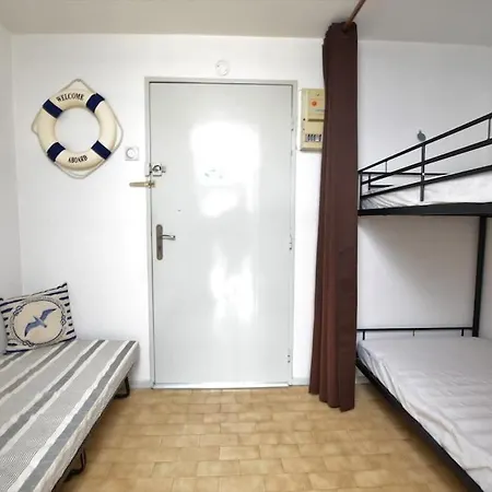 Plongez Dans Le Lagon Bleu